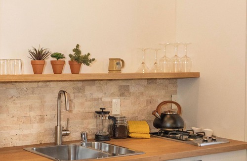 Taos House | Beautiful One Bedroom Casita with View of Taos Mountain