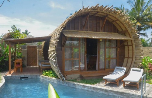 Peliatan Villa | Beautiful Open Living with Bee House