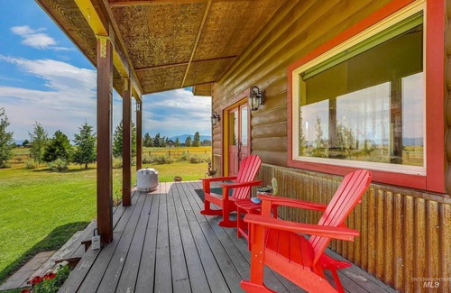 Brookdale Meadows House | Beautiful panoramic mountain views and ample parking for toys