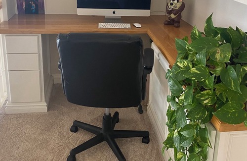 Thousand Oaks House | Beautiful, Peaceful, Room in Newbury Park Home in Gated Community