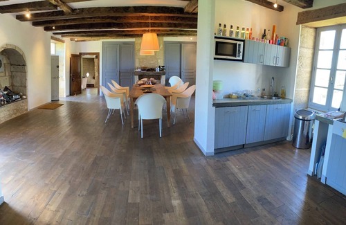 Granges-dAns House | Beautiful Perigordian Falconry with private pool set among mature trees and lawn