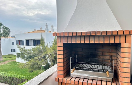 Pera Apartment | Beautiful pool apartment with sea view