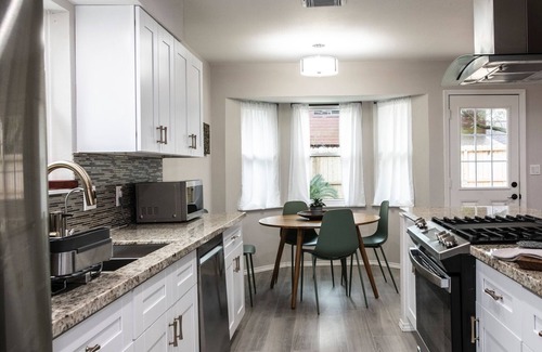 Spring Shadows House | Beautiful Pool, Backyard Patio, Central AC, Full Kitchen