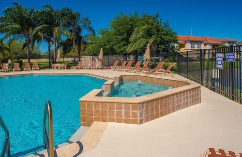 Sarasota Condo | Beautiful pool great location near to the beach. Special Prices for Nov and Dec!