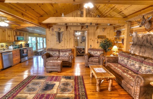 Helen House | BEAUTIFUL PREMIER CABIN! 2 bedroom NEWLY RENOVATED CABIN WITH HOT TUB!