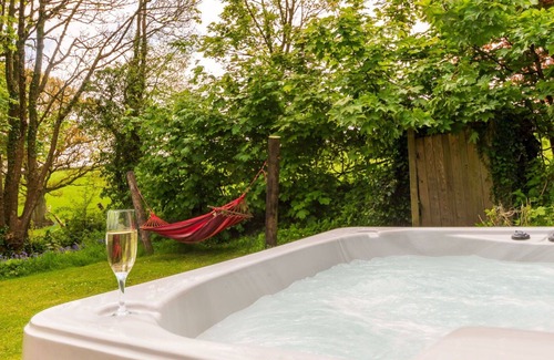 Brazzacott House | Beautiful private villa with WIFI, hot tub, TV, terrace, pets allowed and panoramic view