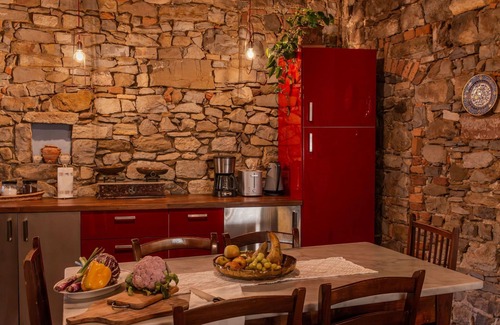 Pergine Valdarno House | Beautiful private villa for 6 guests with WIFI, A/C, TV, patio and pets allowed, close to Arezzo
