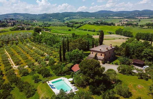 Torrita di Siena Villa | Beautiful private villa for 11 guests with WIFI, private pool and TV, close to Montepulciano