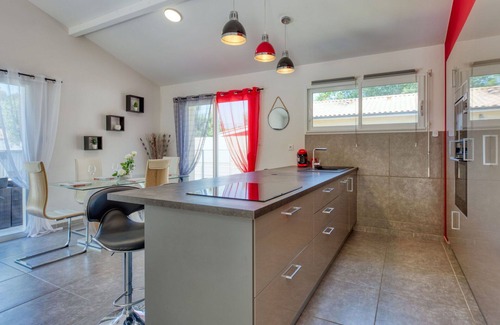 Lesparre-Medoc House | Beautiful private villa for 4 people with A/C, TV and terrace