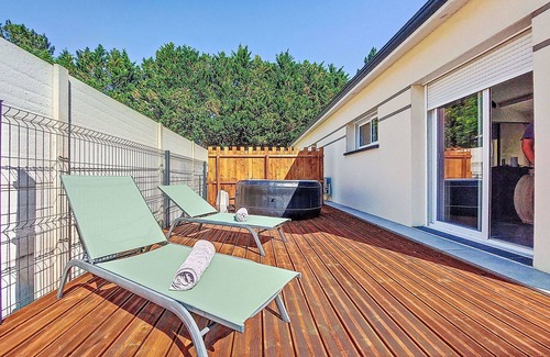 Lesparre-Medoc House | Beautiful private villa for 4 people with A/C, TV and terrace