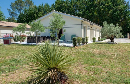 Lesparre-Medoc House | Beautiful private villa for 4 people with A/C, TV and terrace