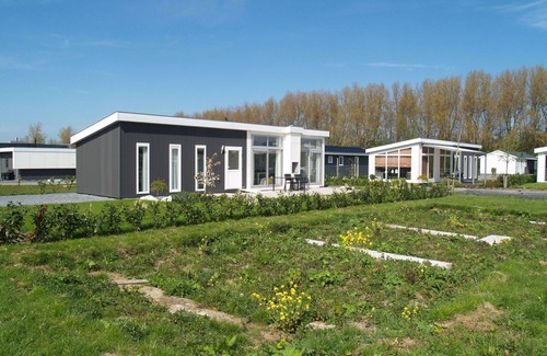West-Graftdijk House | Beautiful private villa for 4 people with WIFI, TV, terrace and parking