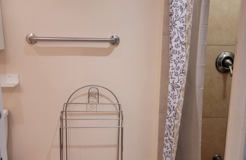 Pointe Claire Condo | Beautiful Private Studio near Montreal airport (YUL),