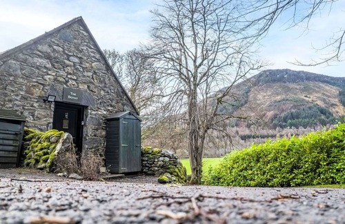 Invermoriston House | Beautiful private villa for 8 guests with WIFI, TV, patio, panoramic view and parking