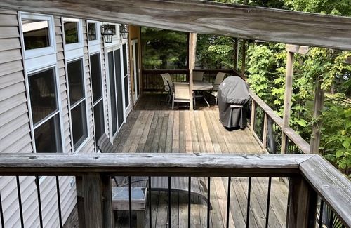 Monticello House | Beautiful Private Lakefront Oasis
