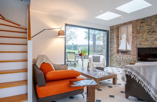 La Gouesniere House | Beautiful private villa for 7 guests with WIFI, TV and parking