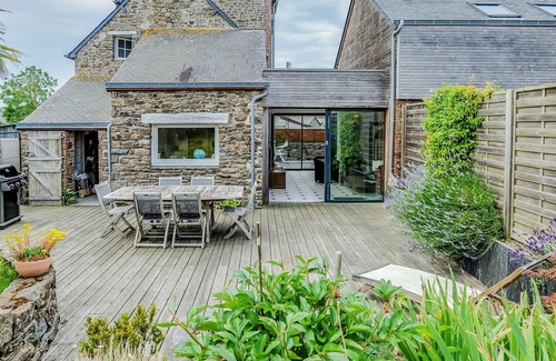 La Gouesniere House | Beautiful private villa for 7 guests with WIFI, TV and parking