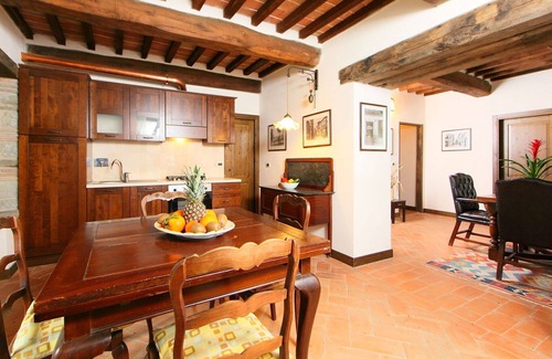 Sansepolcro Villa | Beautiful private villa for 15 people with private pool, hot tub, WIFI, TV, patio and pets allowed