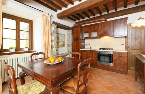 Sansepolcro Villa | Beautiful private villa for 15 people with private pool, hot tub, WIFI, TV, patio and pets allowed