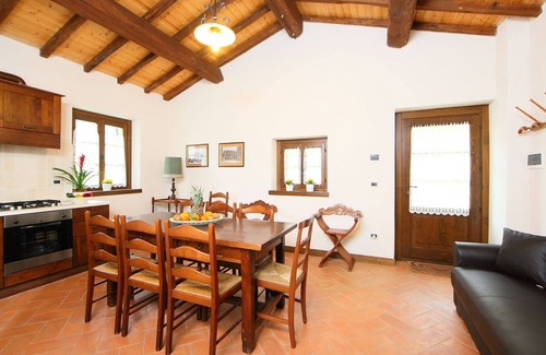 Sansepolcro Villa | Beautiful private villa for 15 people with private pool, hot tub, WIFI, TV, patio and pets allowed