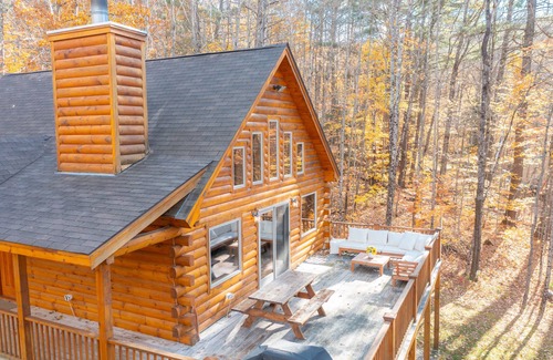 Campton House | Beautiful private rustic log cabin, pool, hot tub