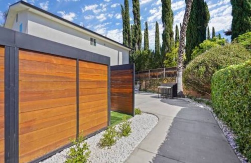Valencia House | Beautiful, Private, 3 Bd/3-Ba Guesthouse Getaway