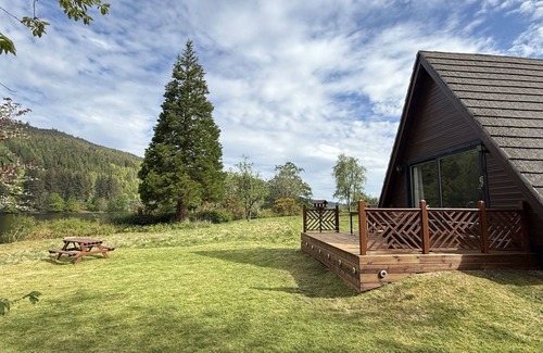 South Laggan House | Beautiful private villa for 6 people with WIFI, TV, terrace, pets allowed and panoramic view