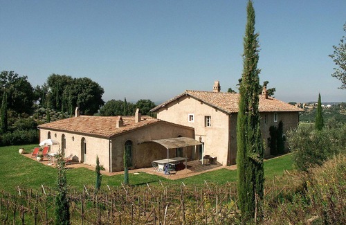 Camigliano Villa | Beautiful private villa for 18 people with A/C, private pool, WIFI, TV and panoramic view