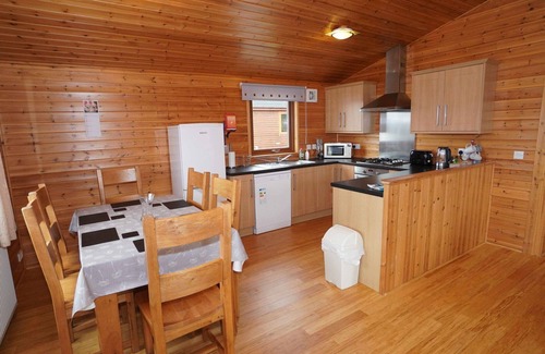 Kinross House | Beautiful private villa for 6 people with WIFI, TV, balcony, pets allowed and parking