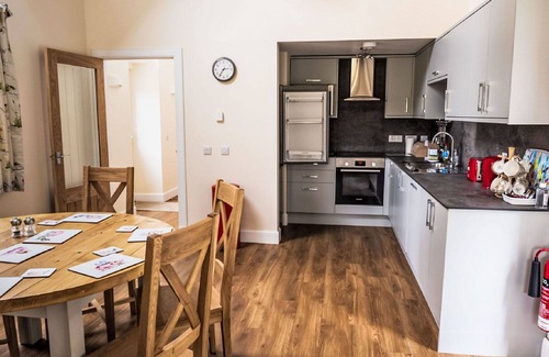 Corrimony House | Beautiful private villa for 6 guests with WIFI, TV, terrace and pets allowed