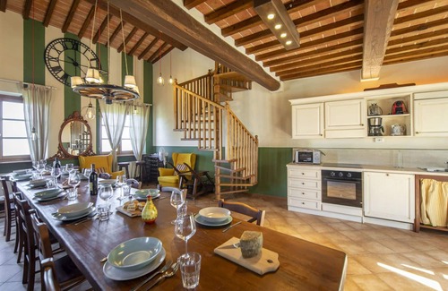 Lucignano House | Beautiful private villa for 26 people with hot tub, WIFI, A/C, private pool, TV and terrace