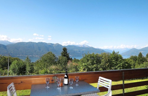 Porto Valtravaglia House | Beautiful private villa for 6 people with WIFI, TV, terrace and pets allowed