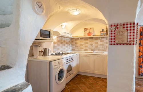 Cipressa House | Beautiful private villa for 4 people with WIFI, A/C, TV and terrace