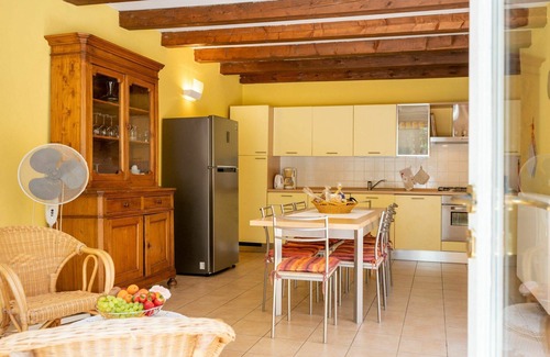 La Morra Villa | Beautiful private villa for 8 guests with private pool, WIFI, TV, patio and parking