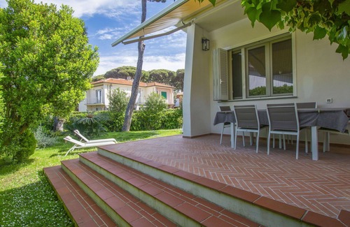 Tirrenia Villa | Beautiful private villa for 6 people with WIFI, A/C, hot tub, TV, terrace and pets allowed