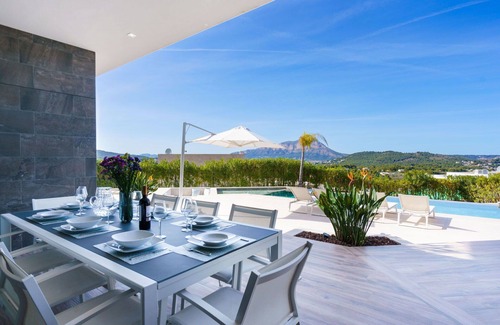 Cansalades Villa | Beautiful private villa for 8 people with WIFI, hot tub, private pool, A/C, TV and patio