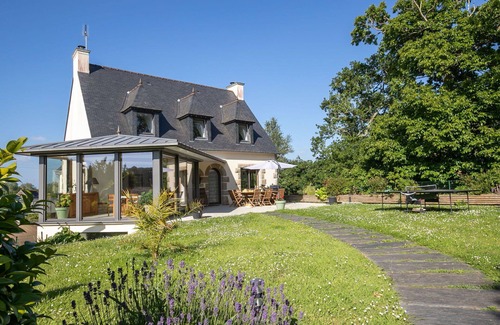 Ploumilliau House | Beautiful private villa for 10 guests with private pool, WIFI, TV, terrace, pets allowed and par.