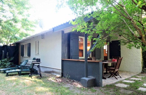 Queyrac House | Beautiful private villa for 4 people with TV, terrace and pets allowed