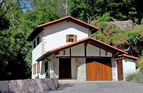 Vera de Bidasoa House | Beautiful private villa for 4 people with WIFI, TV, terrace and panoramic view