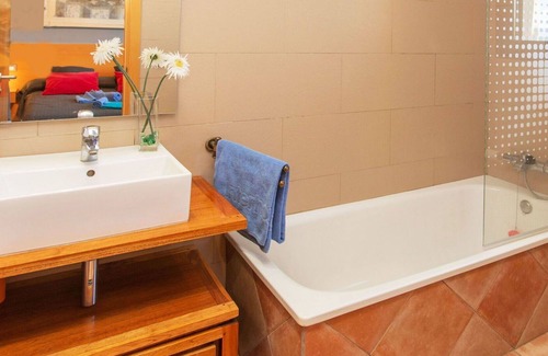 Ullastret House | Beautiful private villa for 8 people with WIFI, private pool, TV, patio, pets allowed and parking