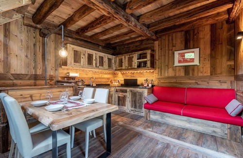 Introd House | Beautiful private villa for 5 people with WIFI and TV