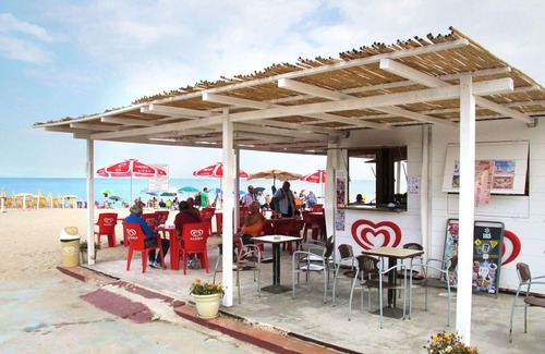 Platamona House | Beautiful private villa for 10 guests with A/C, TV, terrace and pets allowed