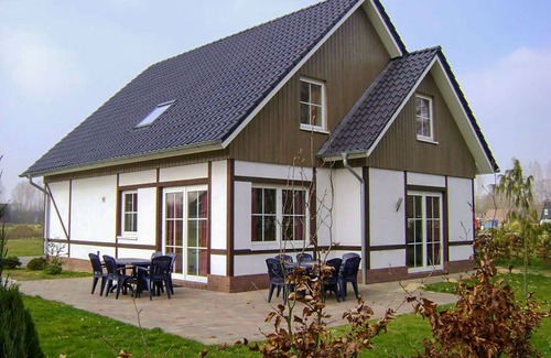 Susteren House | Beautiful private villa for 14 guests with WIFI, pool, TV, terrace and parking