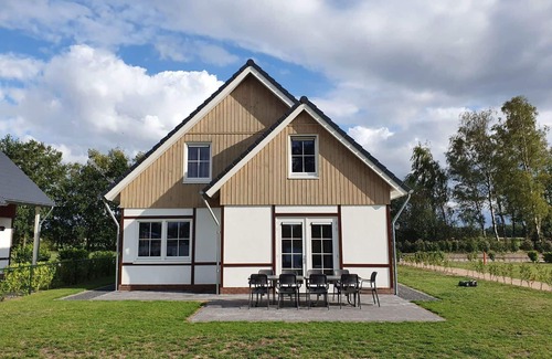 Susteren House | Beautiful private villa for 14 guests with WIFI, pool, TV, terrace and parking