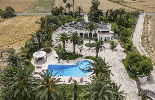 Nardo Villa | Beautiful private villa with A/C, hot tub, WIFI, private pool, TV, patio and pets allowed