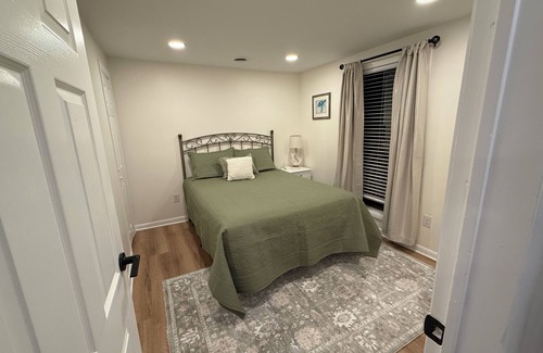 Salem Condo | Beautiful, quaint newly-renovated Keowee Key condo with golf course view!