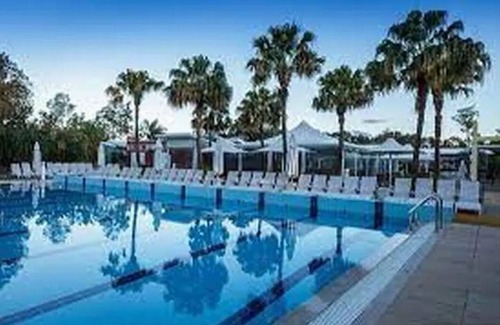 Gold Coast Apartment | Beautiful Quiet Apartment at Couran Cove on the Marina with berth
