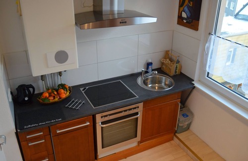 Untermeiderich Condo | Beautiful, quiet apartment in Mittelmeiderich with good transport links