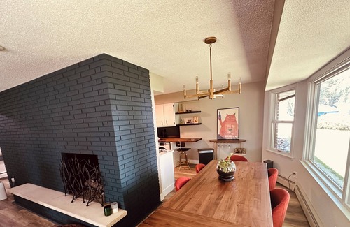 Black Wolf House | Beautiful, relaxing lake home.