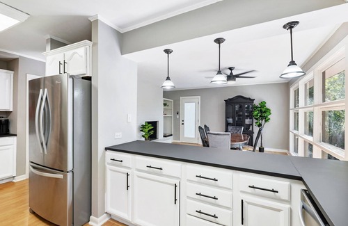Athens House | Beautiful Reno! 5 Points! 4 Kings! 5 BR! Patio!